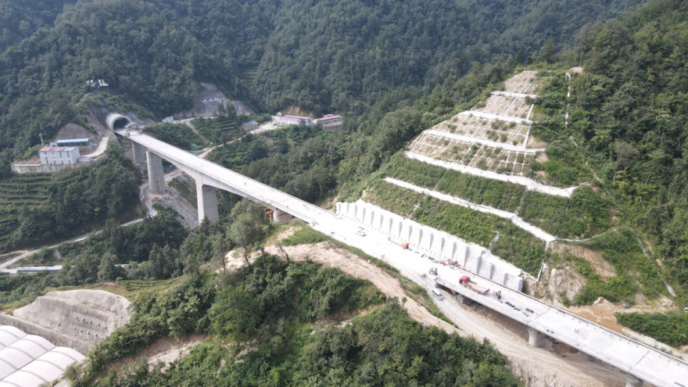 中鐵一局湖北宜興鐵路杜家河大橋